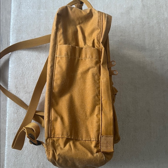Fjallraven Classic Kånken Backpack- 16l main image 8